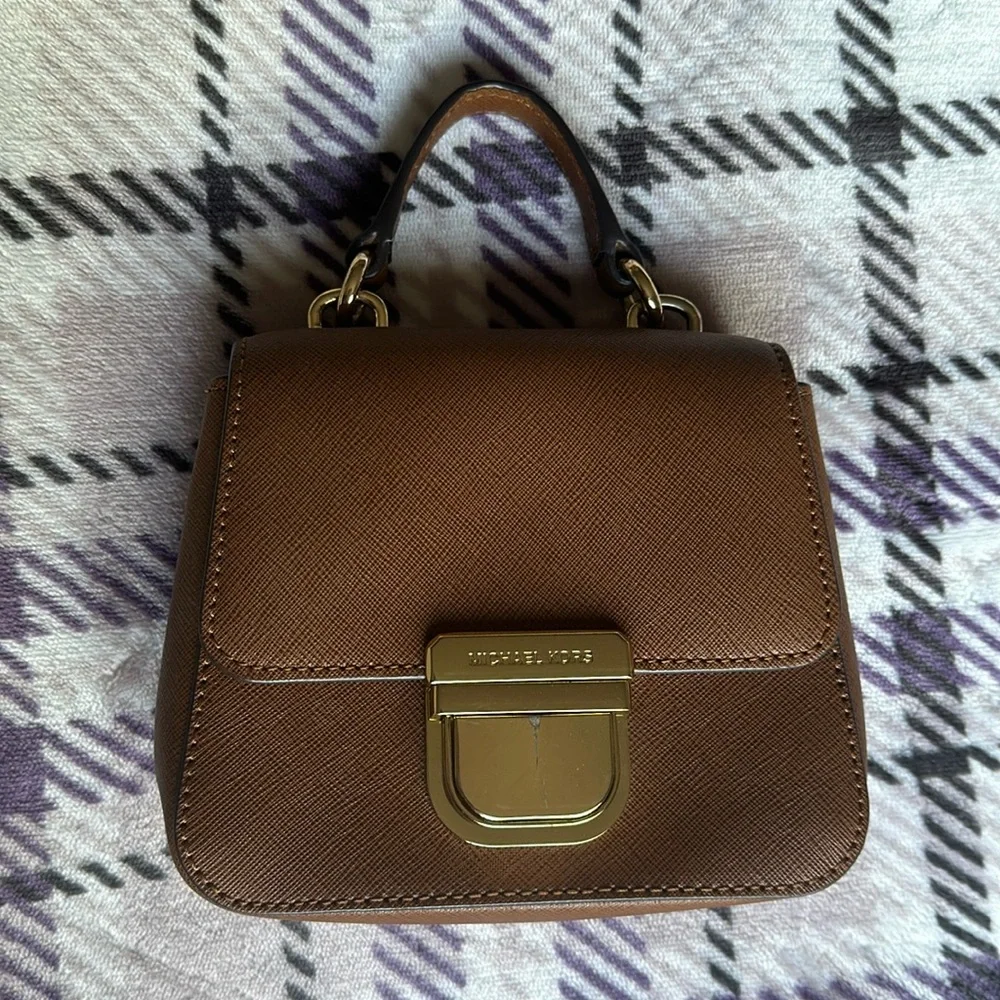 Michael Kors mini purse - Picture 1 of 3